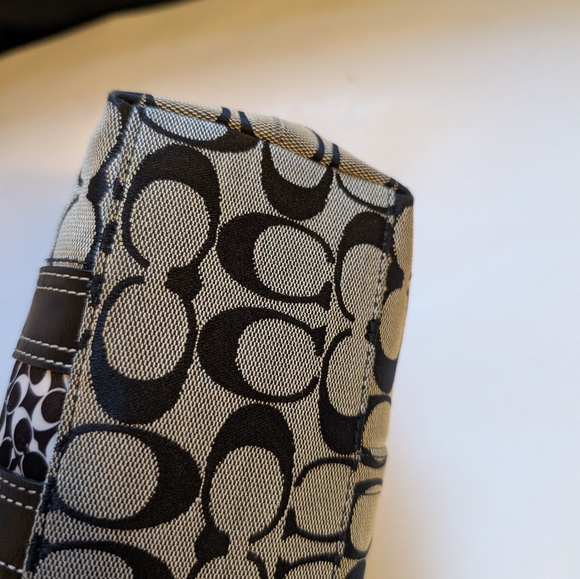 Coach Hampton Signature Mini In VGUC - Picture 9 of 13